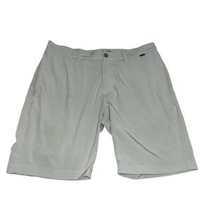 Travis Mathew Men's Grey Stripe Texture Golf  Stretch Casual Shorts Size 34 x 9"